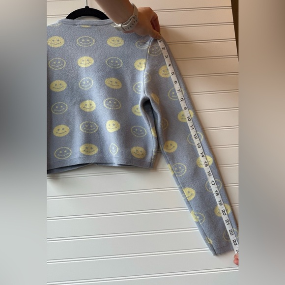 Bailey Rose cropped preppy smiley face sweater. Juniors size large. - Picture 6 of 10